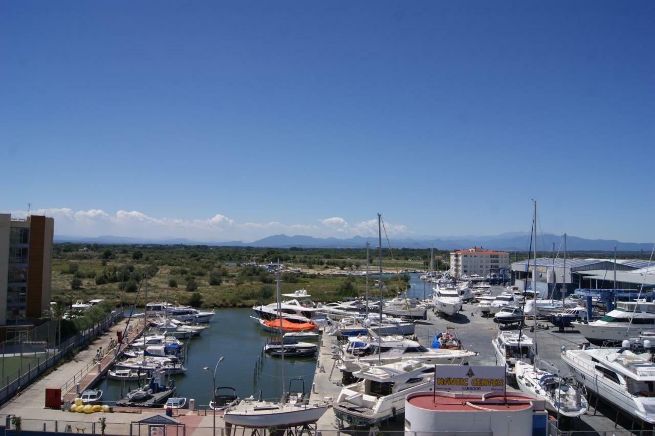 Holidays Penthouse Vues Panoramiques Sur Le Port Naval,Un Sejour Elegant Assure " Wifi Parquing Gratuit Росес Екстериор снимка