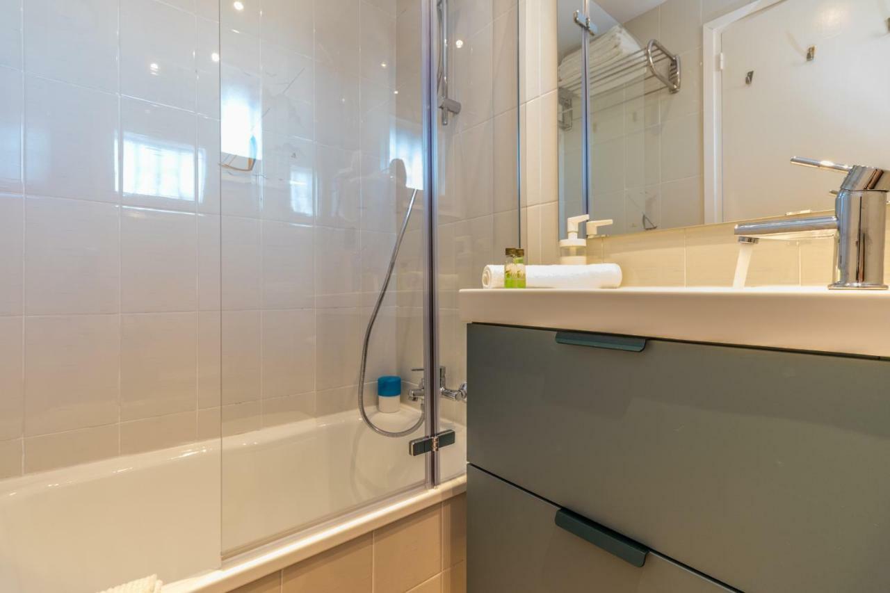 Holidays Penthouse Vues Panoramiques Sur Le Port Naval,Un Sejour Elegant Assure " Wifi Parquing Gratuit Росес Екстериор снимка