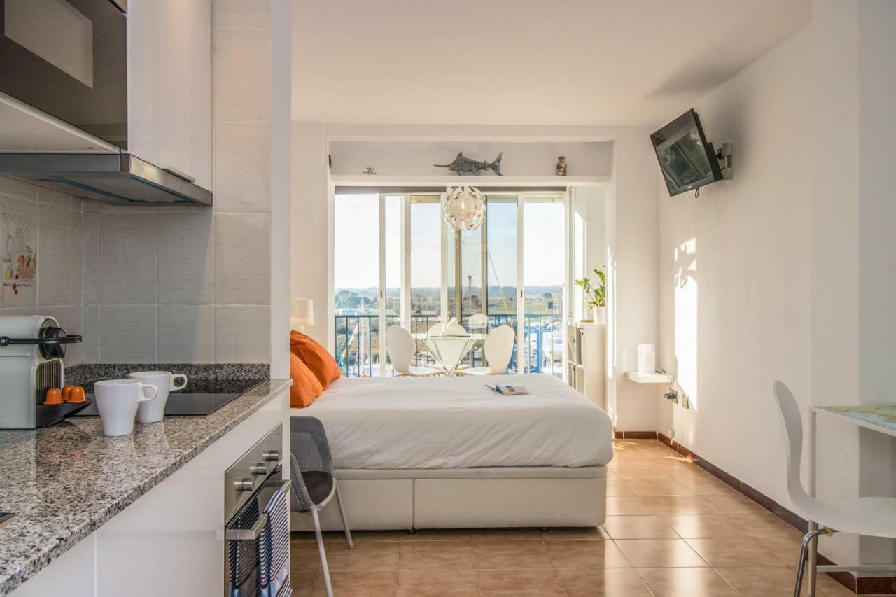 Holidays Penthouse Vues Panoramiques Sur Le Port Naval,Un Sejour Elegant Assure " Wifi Parquing Gratuit Росес Екстериор снимка