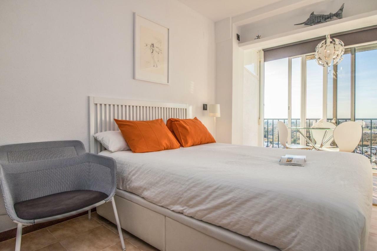 Holidays Penthouse Vues Panoramiques Sur Le Port Naval,Un Sejour Elegant Assure " Wifi Parquing Gratuit Росес Екстериор снимка